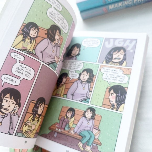 Graphic Novels Book Bundle ‘Camp’ & ‘Click’ Books - Picture 8 of 8